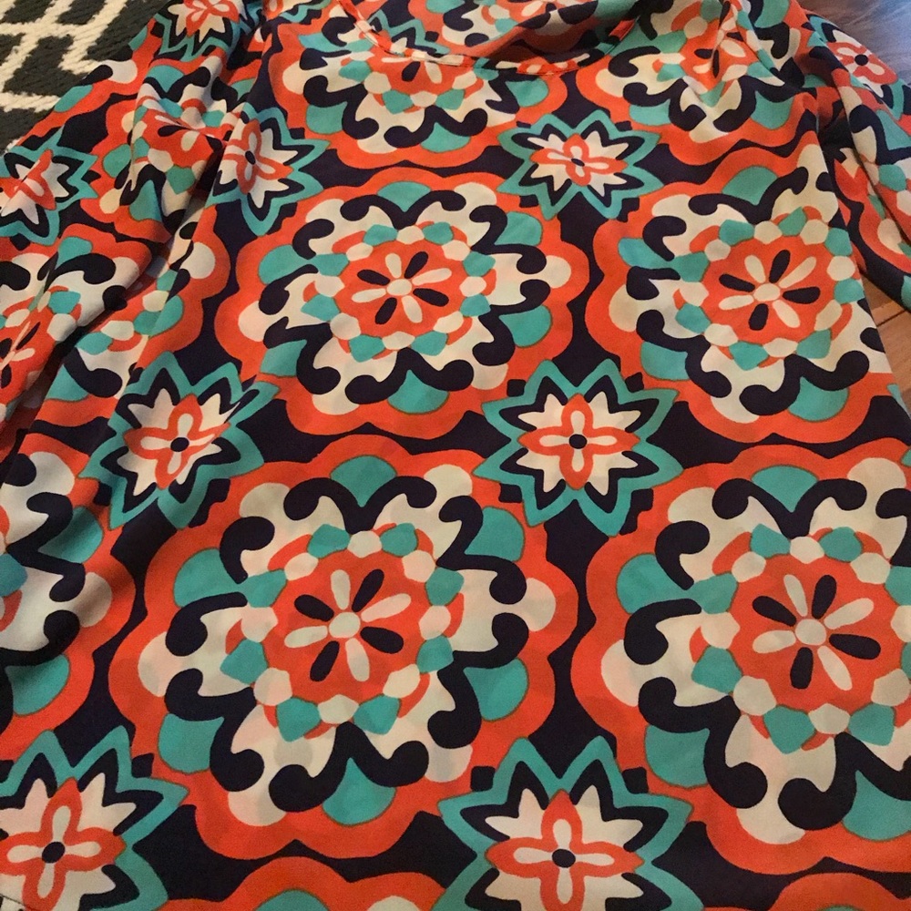 Super cute fun top!!
